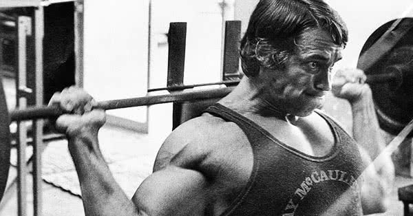 Arnold era celebru pentru antrenamentele sale pentru masă musculară. Arnold - antrenarea întregului corp