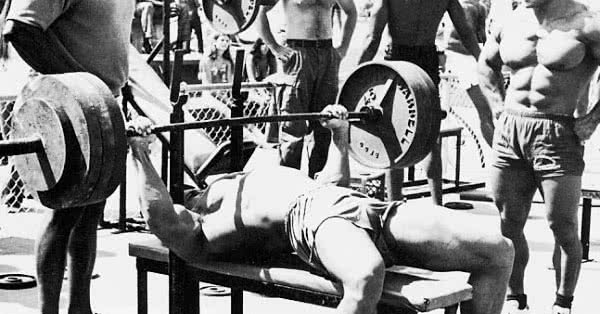 Sunt deci șase exerciții, cu 17 seturi în total. Sunt deci șase exerciții, cu 17 seturi în total - antrenarea întregului corp