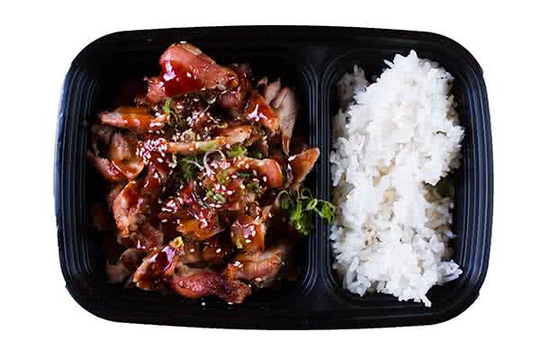 Carne de pui și orez, cu puțin broccoli Carne de pui și orez, cu puțin broccoli
